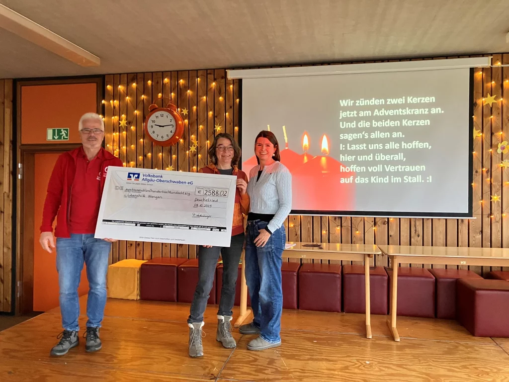 Die Lebenshilfevertreter freuen sich über die Spende. (Foto: Lebenshilfe Württ.Allgäu)